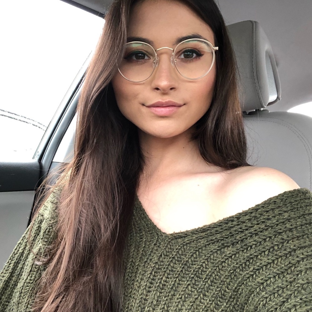 Meet your Posher, Emily